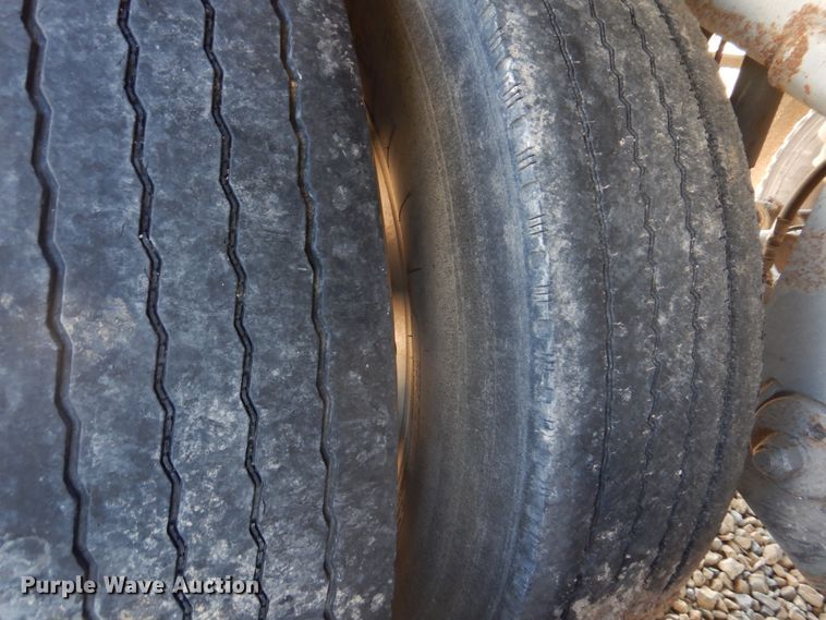 image for item DH8217 2000 Wilson DWH-400 Pace Setter  grain trailer