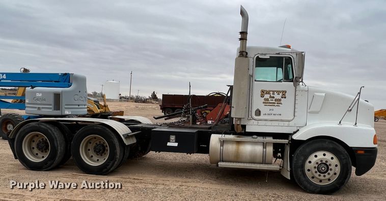 image for item DJ7616 1993 Kenworth T400  semi truck