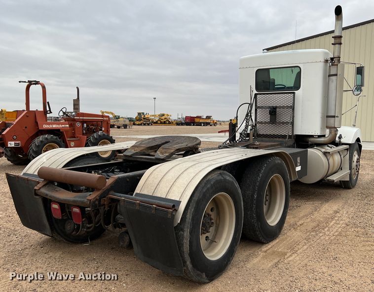 image for item DJ7616 1993 Kenworth T400  semi truck