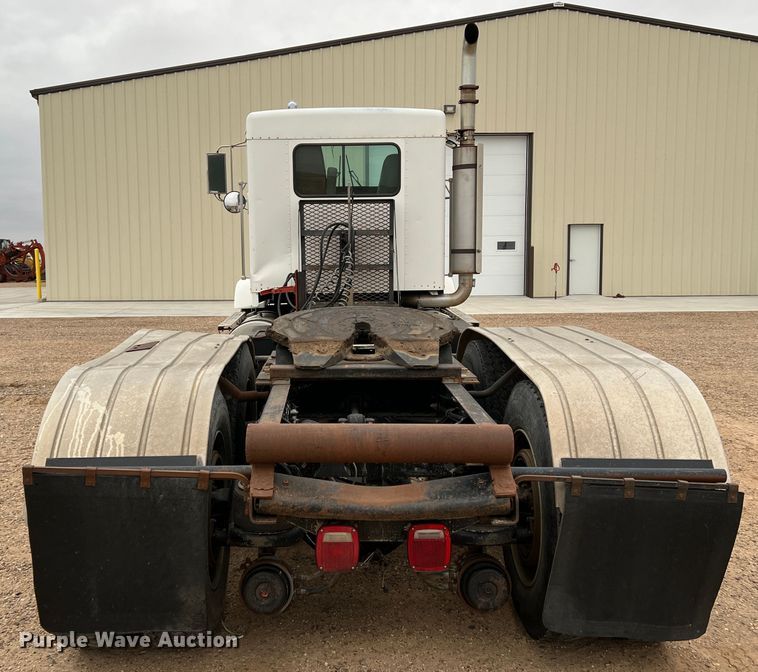 image for item DJ7616 1993 Kenworth T400  semi truck