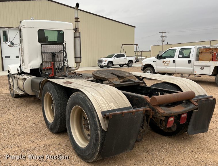 image for item DJ7616 1993 Kenworth T400  semi truck