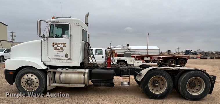 image for item DJ7616 1993 Kenworth T400  semi truck