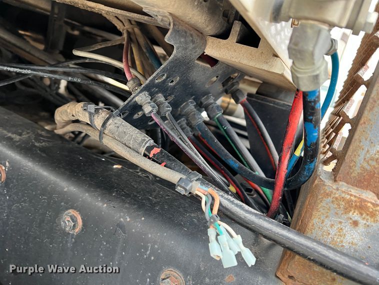 image for item DJ7616 1993 Kenworth T400  semi truck