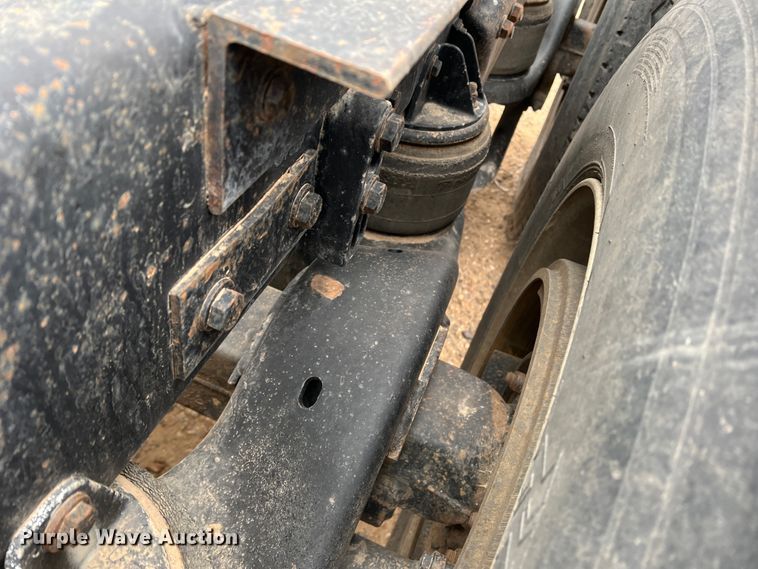 image for item DJ7616 1993 Kenworth T400  semi truck