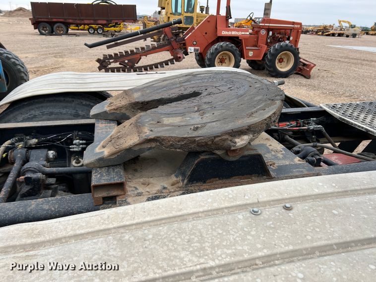 image for item DJ7616 1993 Kenworth T400  semi truck