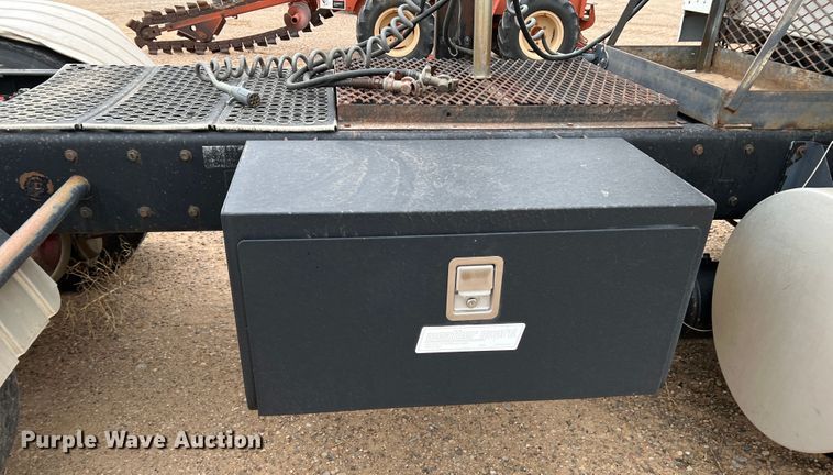 image for item DJ7616 1993 Kenworth T400  semi truck