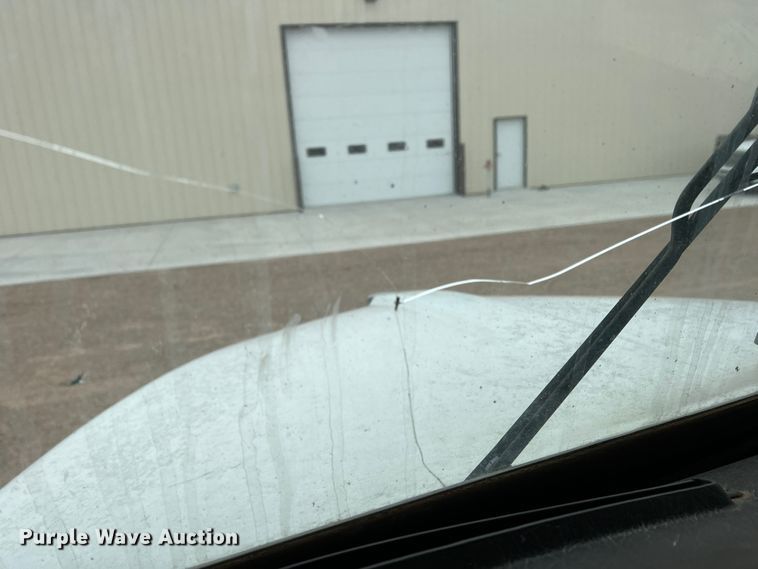 image for item DJ7616 1993 Kenworth T400  semi truck