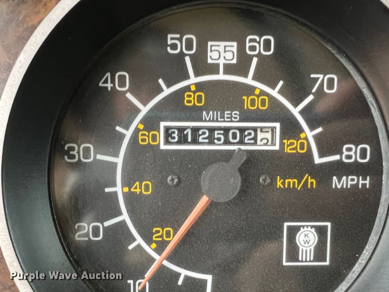 image for item DJ7616 1993 Kenworth T400  semi truck