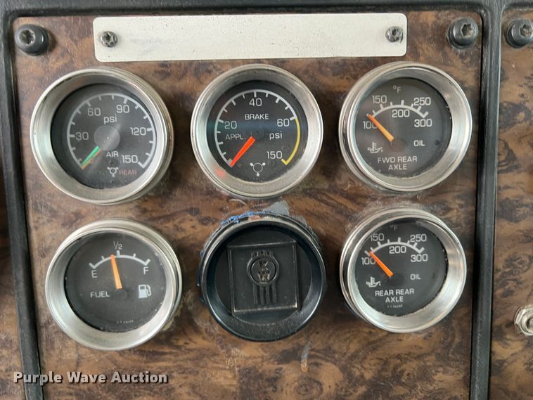 image for item DJ7616 1993 Kenworth T400  semi truck