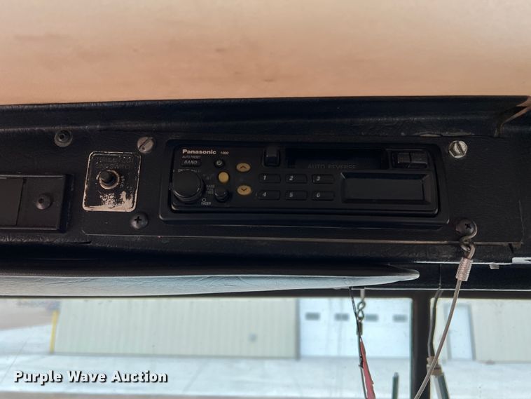 image for item DJ7616 1993 Kenworth T400  semi truck