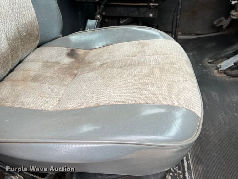 image for item DJ7616 1993 Kenworth T400  semi truck