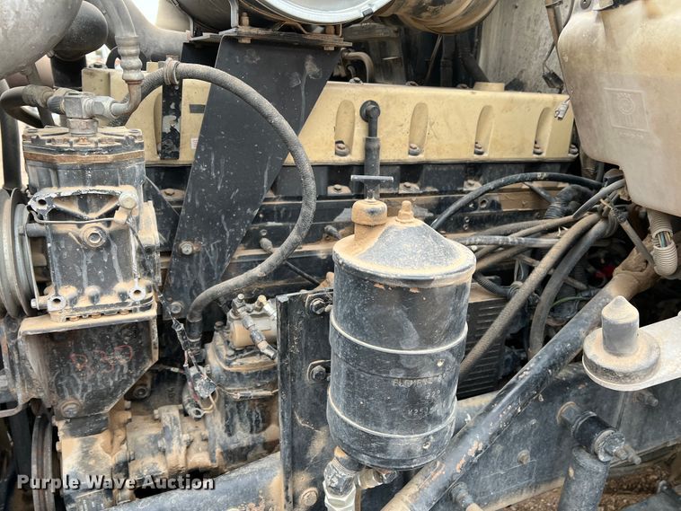 image for item DJ7616 1993 Kenworth T400  semi truck