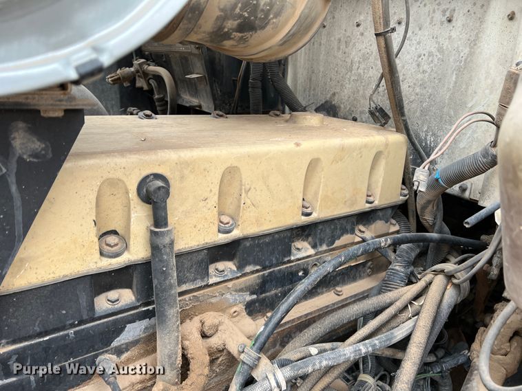 image for item DJ7616 1993 Kenworth T400  semi truck