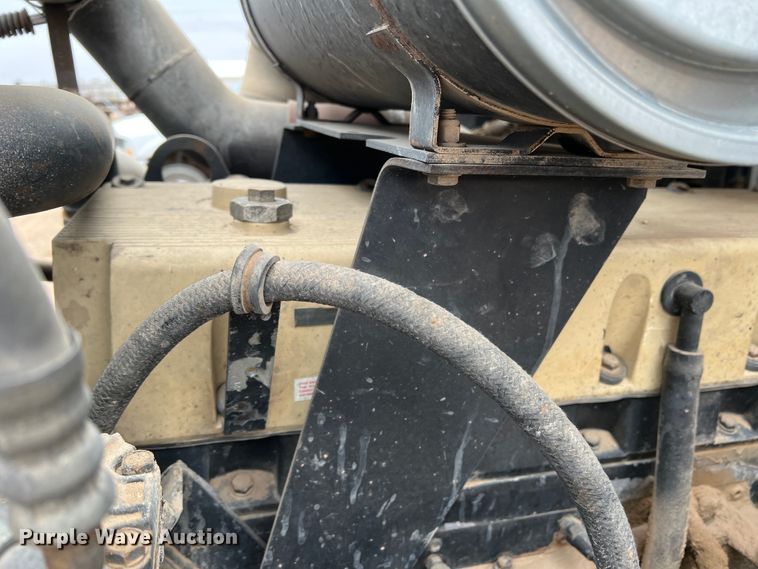 image for item DJ7616 1993 Kenworth T400  semi truck