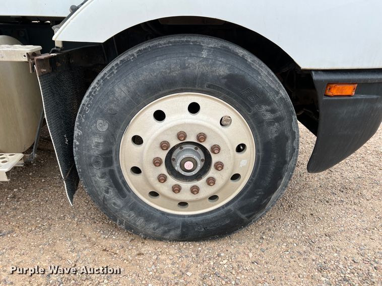 image for item DJ7616 1993 Kenworth T400  semi truck