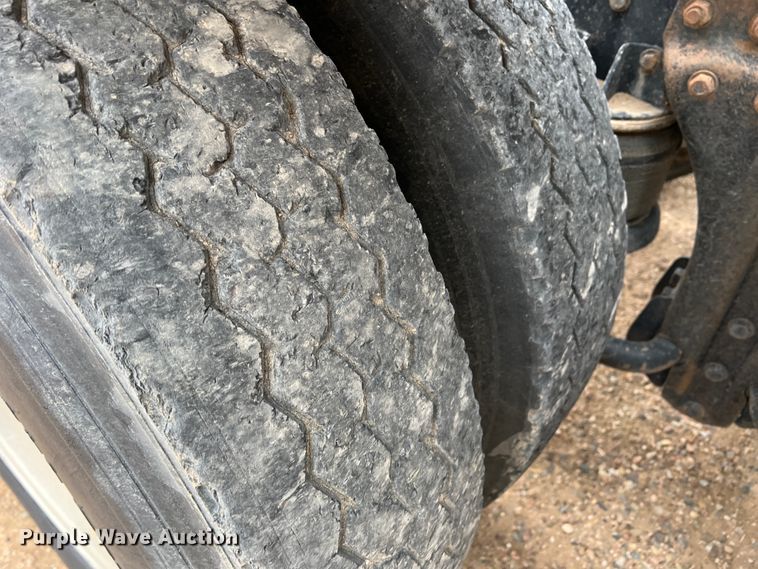 image for item DJ7616 1993 Kenworth T400  semi truck