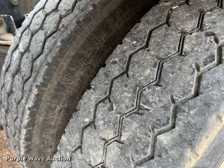 image for item DJ7616 1993 Kenworth T400  semi truck