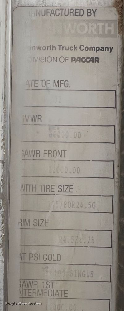 image for item DJ7616 1993 Kenworth T400  semi truck