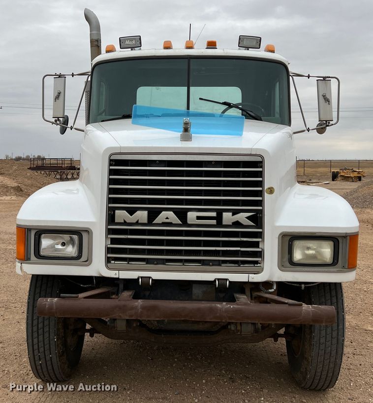 image for item DJ7617 1990 Mack CH613  semi truck
