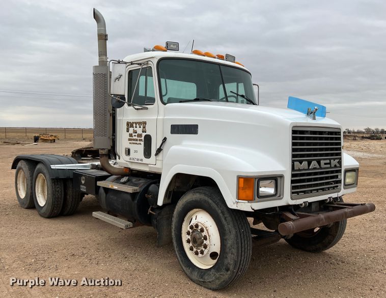 image for item DJ7617 1990 Mack CH613  semi truck