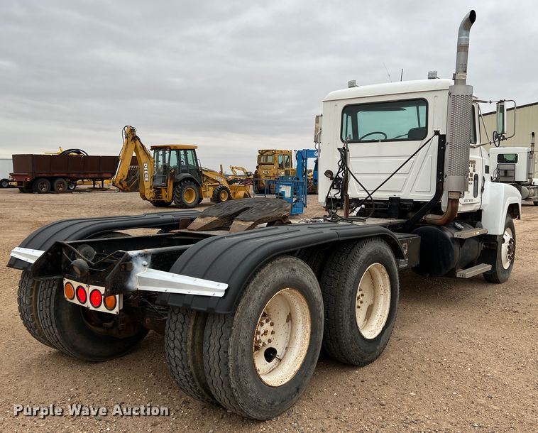 image for item DJ7617 1990 Mack CH613  semi truck