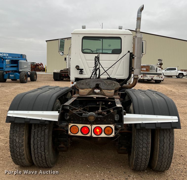 image for item DJ7617 1990 Mack CH613  semi truck
