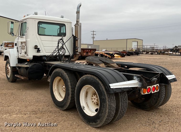 image for item DJ7617 1990 Mack CH613  semi truck