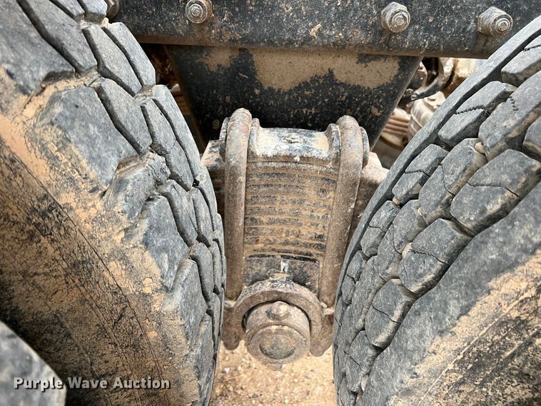 image for item DJ7617 1990 Mack CH613  semi truck