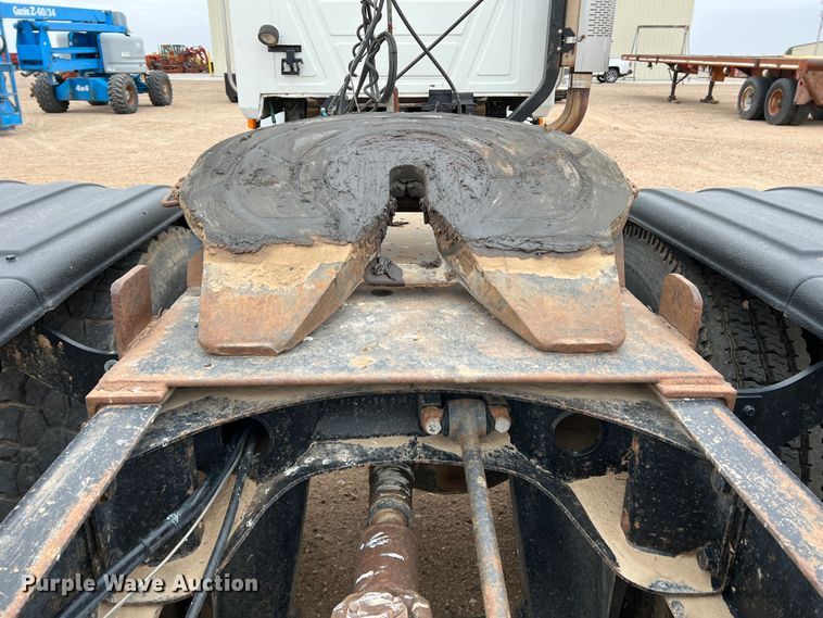 image for item DJ7617 1990 Mack CH613  semi truck