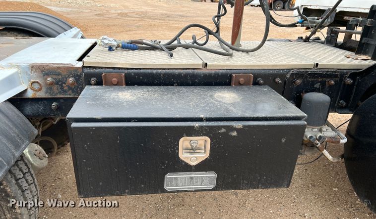 image for item DJ7617 1990 Mack CH613  semi truck