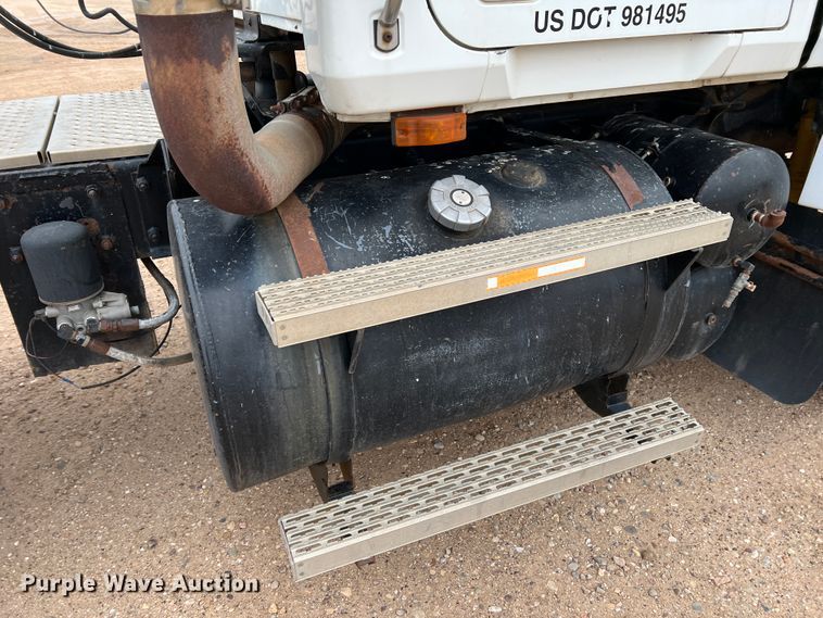 image for item DJ7617 1990 Mack CH613  semi truck