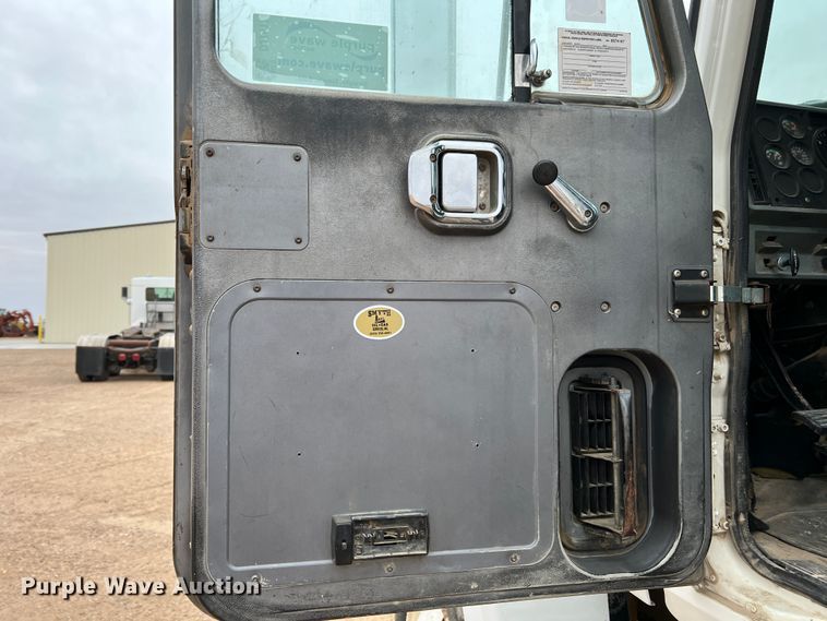 image for item DJ7617 1990 Mack CH613  semi truck