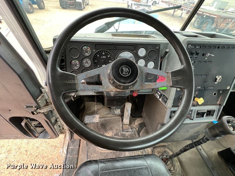 image for item DJ7617 1990 Mack CH613  semi truck