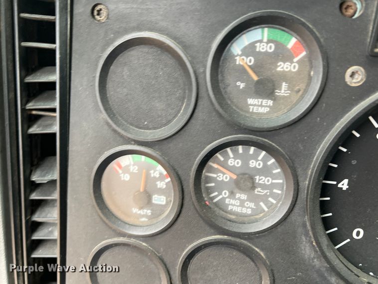 image for item DJ7617 1990 Mack CH613  semi truck