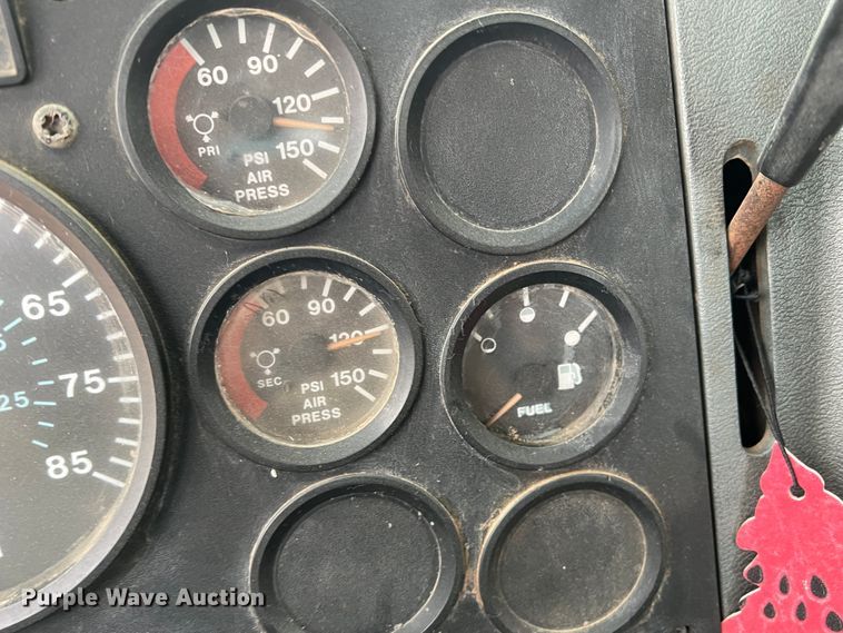 image for item DJ7617 1990 Mack CH613  semi truck