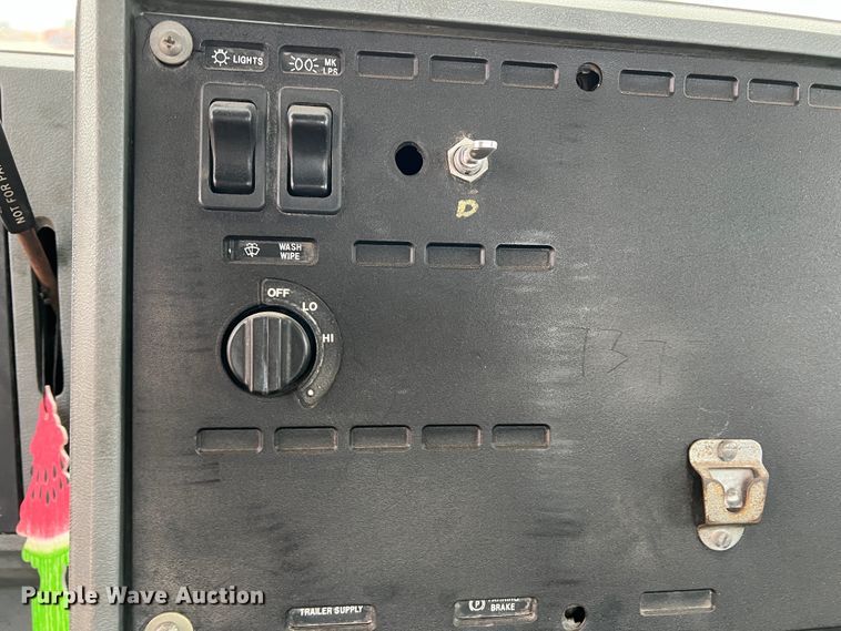 image for item DJ7617 1990 Mack CH613  semi truck