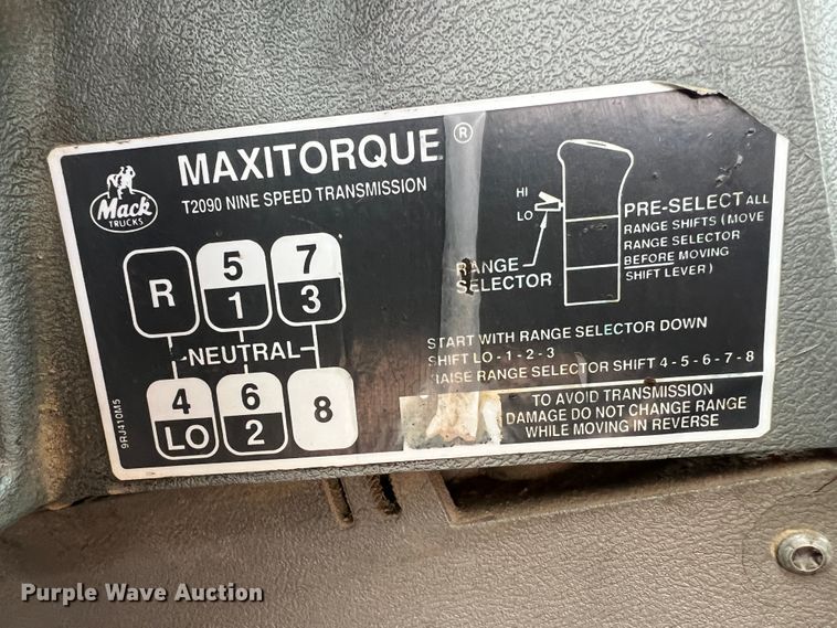 image for item DJ7617 1990 Mack CH613  semi truck