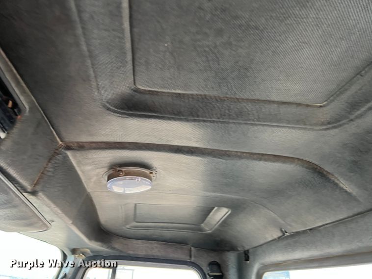 image for item DJ7617 1990 Mack CH613  semi truck