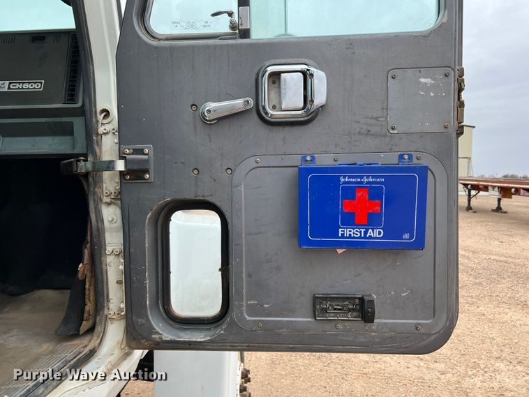 image for item DJ7617 1990 Mack CH613  semi truck