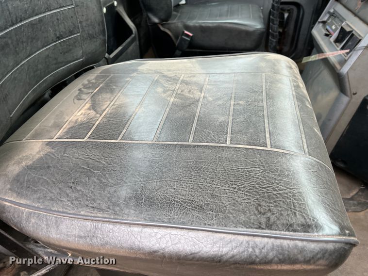 image for item DJ7617 1990 Mack CH613  semi truck