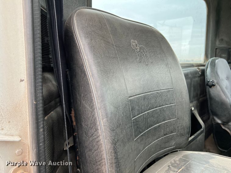 image for item DJ7617 1990 Mack CH613  semi truck