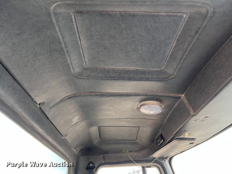 image for item DJ7617 1990 Mack CH613  semi truck