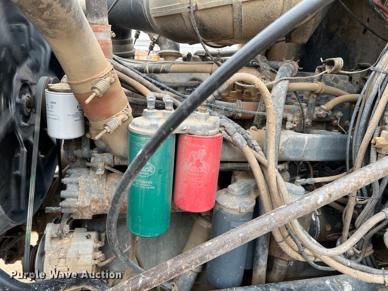 image for item DJ7617 1990 Mack CH613  semi truck