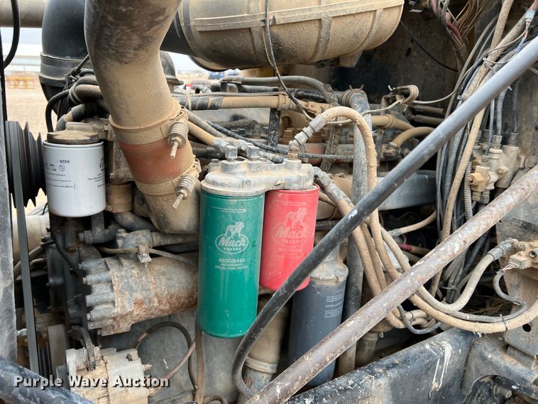 image for item DJ7617 1990 Mack CH613  semi truck