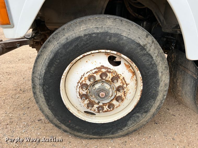 image for item DJ7617 1990 Mack CH613  semi truck