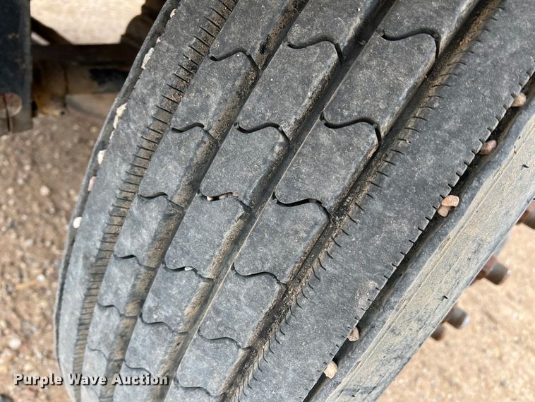 image for item DJ7617 1990 Mack CH613  semi truck