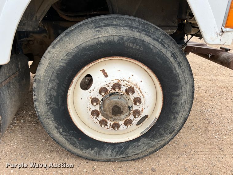 image for item DJ7617 1990 Mack CH613  semi truck