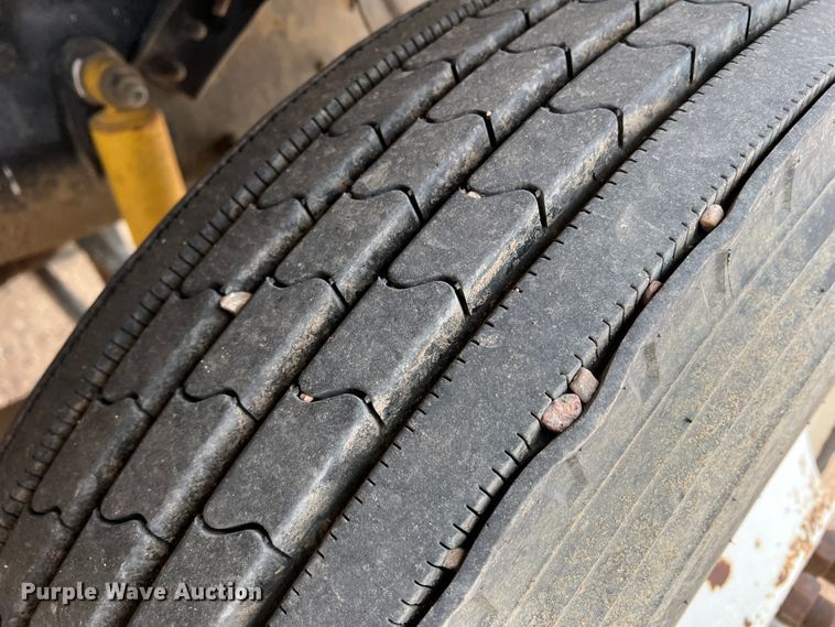 image for item DJ7617 1990 Mack CH613  semi truck