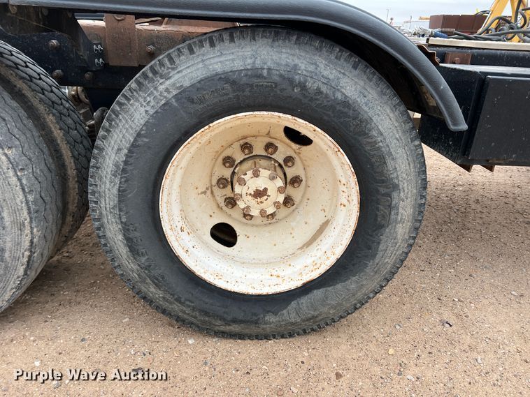 image for item DJ7617 1990 Mack CH613  semi truck