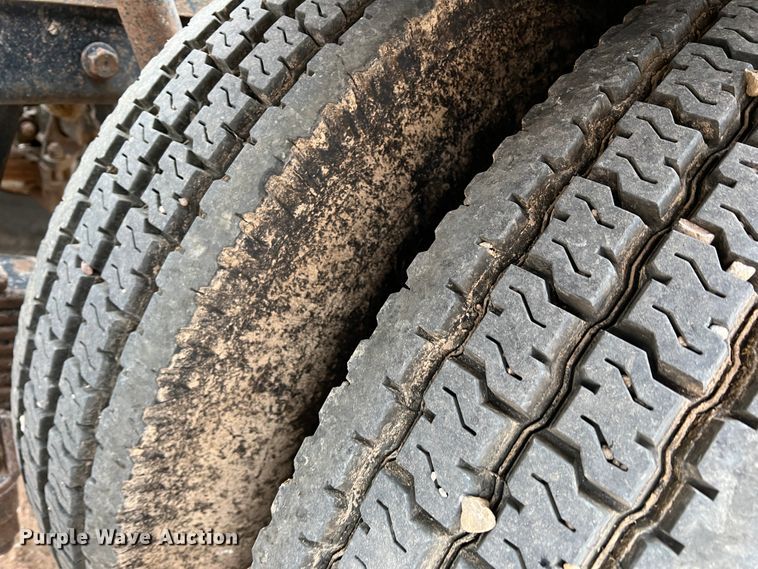 image for item DJ7617 1990 Mack CH613  semi truck